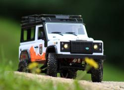IQ models RMT LAND ROVER TRAIL V2.0. 1/12 - bílý