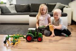 IQ models Traktor 1/16 s XXL setem příslušenství