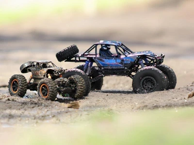 IQ models MZ-Climb 1/14 a XXL, oranžová a modrá sada dvou RC terénních aut