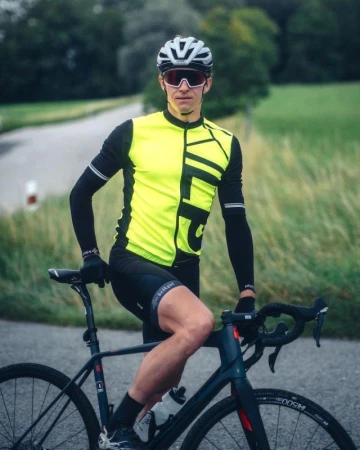 KILPI CAVALET-M Žlutý cyklistický dres + KILPI PRESSURE-M Černé cyklistické šortky