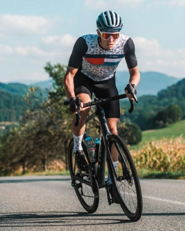 KILPI RIVAL-M Černý cyklistický dres + KILPI HIXON-M Černé cyklistické kraťasy