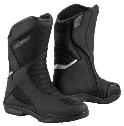 Kore Touring Mid 2.0 Flex Mesh černé boty na motorku + osvěžovač obuvi Kore Touring Mid 2.0 Flex Mesh černé boty na motorku + osvěžovač obuvi