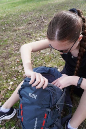 Kubisport Batoh Mountains 40 L turistický šedý