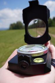 Kubisport Velmi kvalitní buzola Army styl s mnoha funkcemi