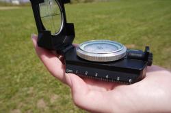 Kubisport Velmi kvalitní buzola Army styl s mnoha funkcemi