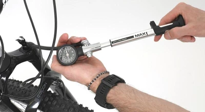 Max1 Shock Sport Armour 600 PSI hustilka s manometrem