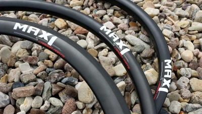 Max1 Premium Carbon Road 38 mm/20 děr tubular černý ráfek na kolo