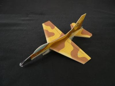 Miniprop F16 maskáčové 24 cm házedlo vojenské stíhačky