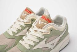 Mizuno SKY MEDAL / S Silver Cloud/Snow White/Desert Sage tenisky