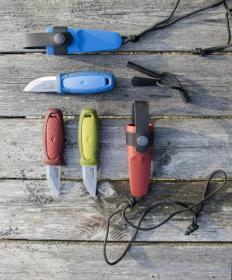 Morakniv Eldris (S) Black Neck Knife Kit box