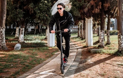 Navee E25 Pro tmavě šedý elektrický skútr