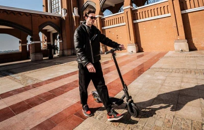 Navee E25 Pro tmavě šedý elektrický skútr