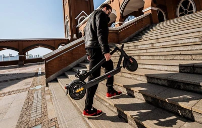 Navee E25 Pro tmavě šedý elektrický skútr