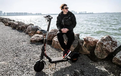 Navee E25 Pro tmavě šedý elektrický skútr