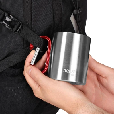 Nils Kempingový hrnek Camp NC17110 s karabinou 300ml červený