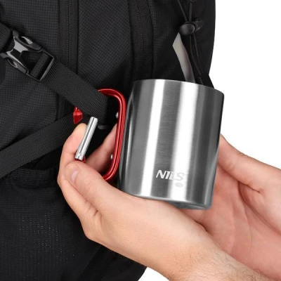 Nils Kempingový hrnek Camp NC17110 s karabinou 300ml červený (VÝPRODEJ)