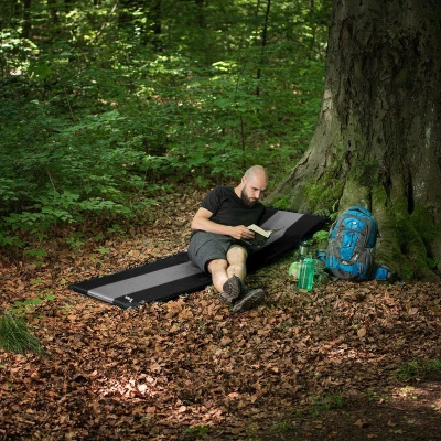 NILS CAMP Samonafukovací karimatka NC4340 šedá