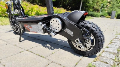 Nitro Scooters XE1200 v2 – 20ah elektro koloběžka + sedlo, blatník