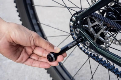 Ortlieb Thru Axle M6-Connector osa k upevnění nosičů