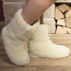 Ovčíno TV bačkory BÍLÉ- protiskluzové POUZE EU 35-36 (VÝPRODEJ)