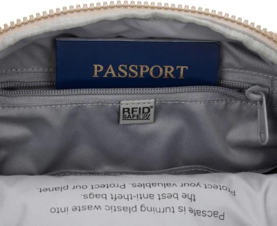 Pacsafe Batoh CX BACKPACK PETITE taupe + sleva 300,- na příslušenství