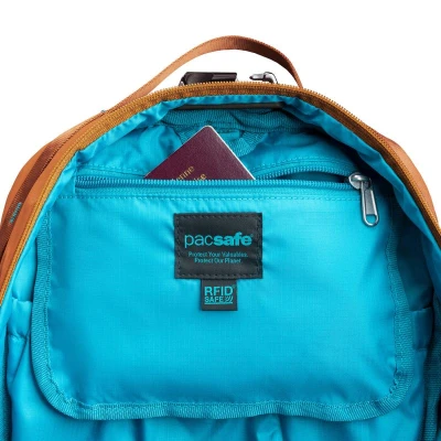 Pacsafe Batoh ECO 18L BACKPACK econyl canyon + sleva 500,- na příslušenství