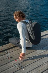 Pacsafe Batoh ECO 25L BACKPACK econyl black + sleva 500,- na příslušenství