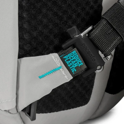 Pacsafe ECO 25L BACKPACK econyl gravity gray batoh + sleva 1000,- na příslušenství