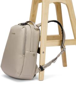 Pacsafe Batoh V 16L ALL-AROUND BACKPACK beige + sleva 400,- na příslušenství