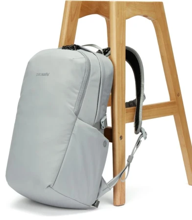 Pacsafe Batoh V 24L ACTIVE BACKPACK digital grey + sleva 500,- na příslušenství