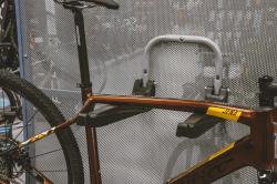 PERUZZO Držiak bicykla na stenu ORIONE za rám