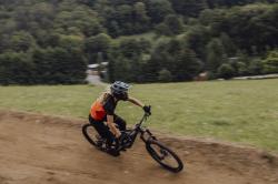 Force DROP šedo-černá downhill přilba