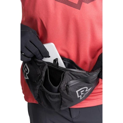 Race Face Stash Quick Rip Bag Stealth ledvinka