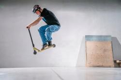 Raven Evolution Rookie Gold freestyle koloběžka