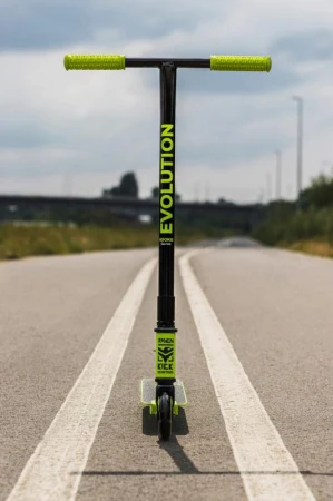 Raven Evolution Rookie Lime freestyle koloběžka
