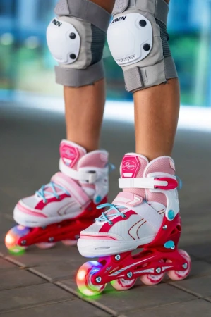 Raven Lia PINK dětské brusle 4v1 s led kolečkem