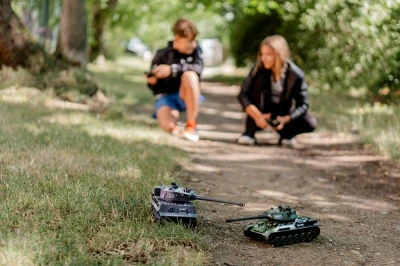 RC sada bojujících tanků Tiger I a T34/85 1:32