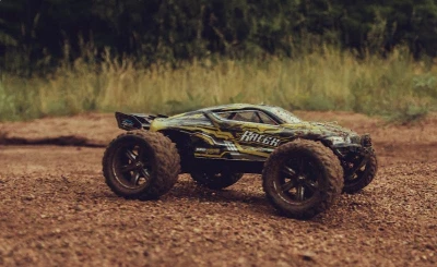IQ models RC truggy XLH X9116 2WD žlutá