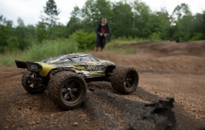 IQ models RC truggy XLH X9116 2WD žlutá