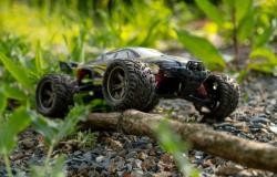 IQ models RC truggy XLH X9116 2WD žlutá