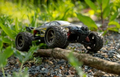 IQ models RC truggy XLH X9116 2WD žlutá