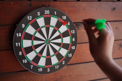 Kubisport Sada Terč 38 cm + 6 ks ostrých šipek