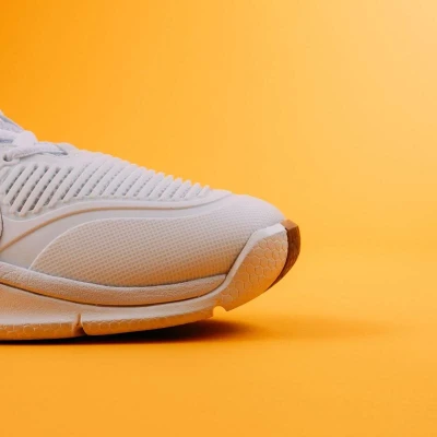 Salming Eagle 2 White/Gold sálovky POUZE EU 44,5 - UK 9,5 - 28,5 cm (VÝPRODEJ)