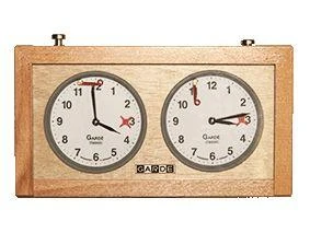Schach-archiv GARDE Classic světle hnědé dřevěné analogové šachové hodiny