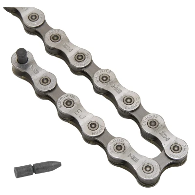 SHIMANO Řetěz SH CNHG93 stříbrný balený+čep 9k SHIMANO Řetěz SH CNHG93 stříbrný balený+čep 9k