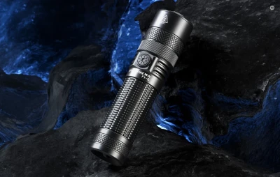 Superfire F1-S černá LED svítilna