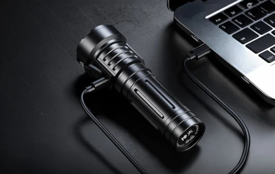 Superfire Svítilna s rozhraním USB-C L24