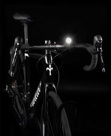 Force Světlo přední PIPE 550LM USB, černé