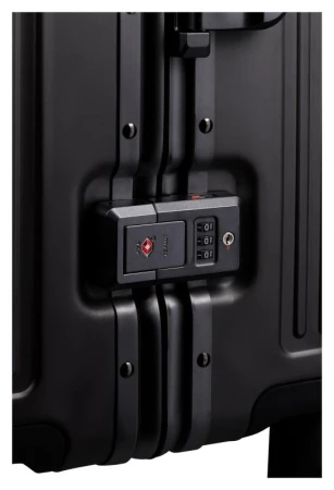Travelite Next 4w M Black kufr + sleva 500,- na příslušenství