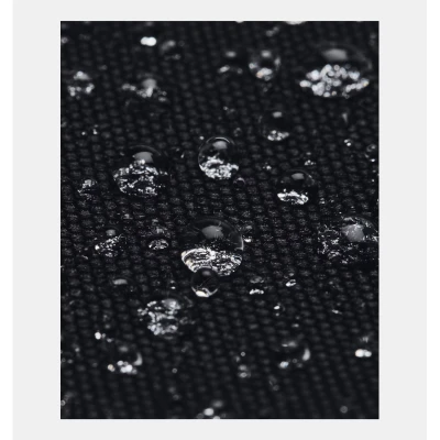 Under Armour UA Contain Travel Kit-BLK taška přes rameno